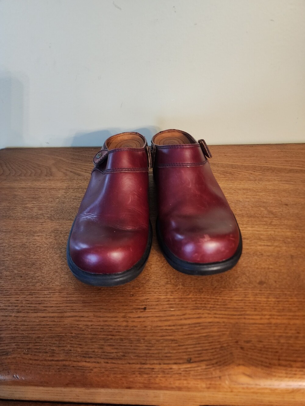 Women's Ariat Leather Burgundy Clogs Sz 8 - Picture 3 of 10